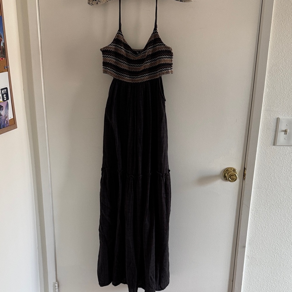 Roxy “Hot Tropics” Cut-Out Tiered Maxi Dress in Black - Picture 2 of 5